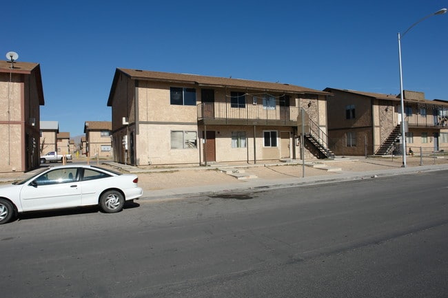 4755 Corsaire Ave in Las Vegas, NV - Foto de edificio - Building Photo