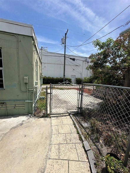 1126 N H St in Lake Worth Beach, FL - Building Photo - Building Photo