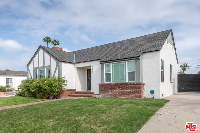 3990 Degnan Blvd in Los Angeles, CA - Building Photo - Building Photo