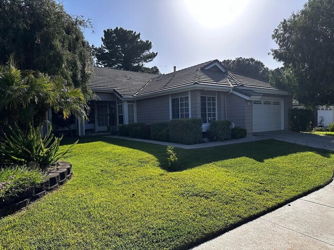 3649 Birdsong Ave in Thousand Oaks, CA - Foto de edificio - Building Photo