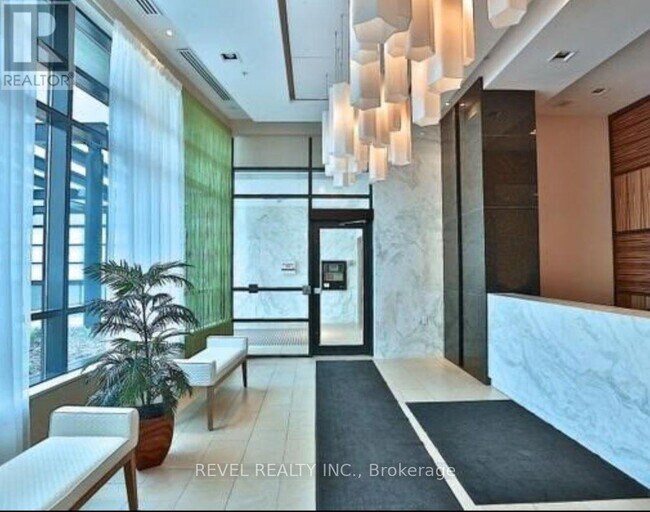 5740-5740 Yonge St in Toronto, ON - Building Photo - Building Photo
