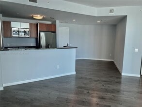 300 S Biscayne Blvd, Unit 2705 in Miami, FL - Building Photo - Building Photo