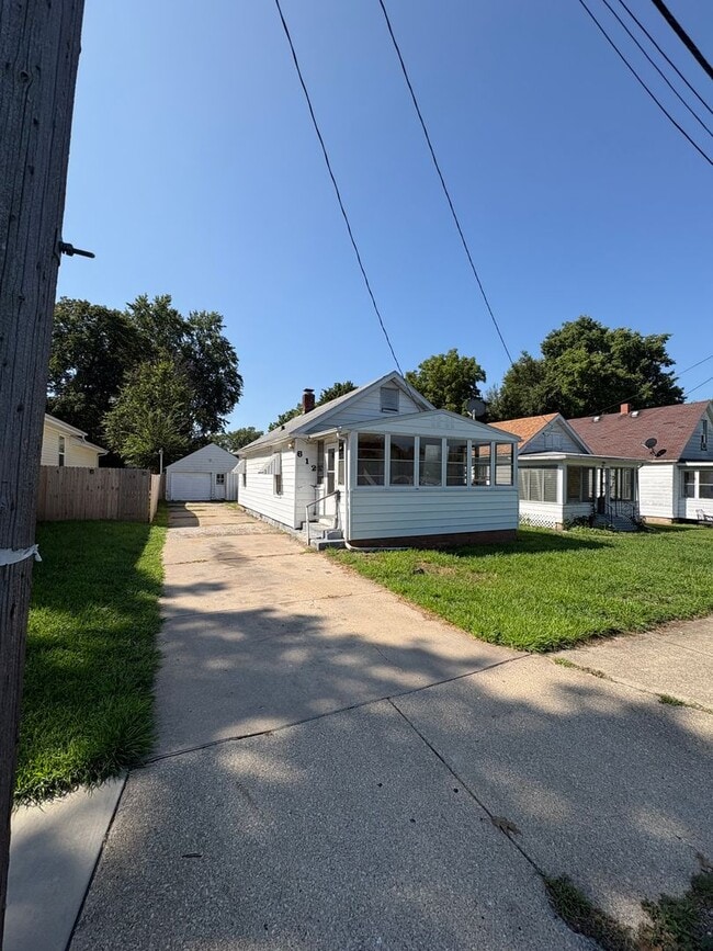 property at 612 E Gift Ave
