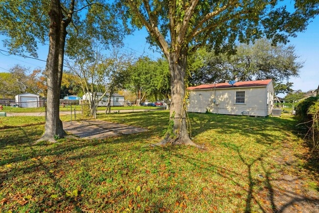 property at 729 13th Ave N