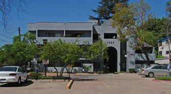 Hudson Gardens in Pasadena, CA - Building Photo