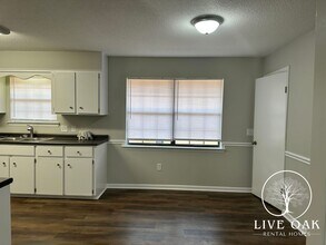 706 Robin Hood Dr in Hinesville, GA - Foto de edificio - Building Photo