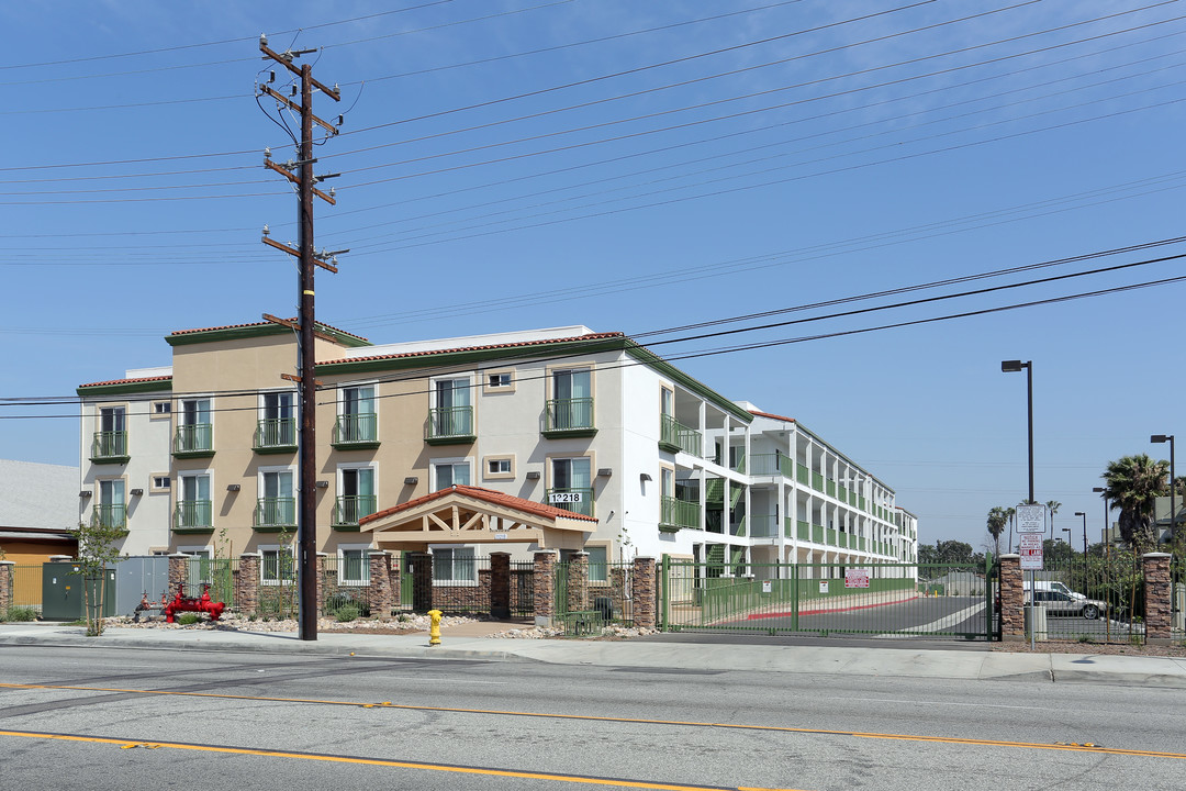 Avalon Apartments in Los Angeles, CA - Foto de edificio