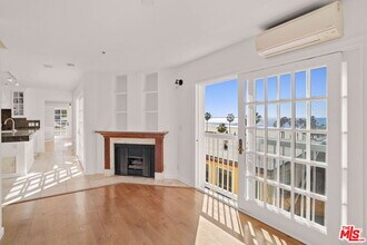 25 Arcadia Ter in Santa Monica, CA - Foto de edificio - Building Photo