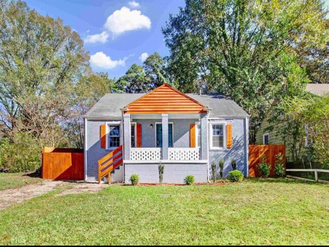 property at 1372 Lockwood Dr SW