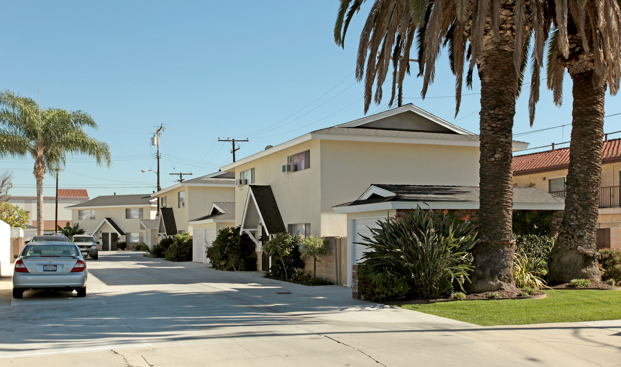 Alburtis Apartments in Artesia, CA - Building Photo