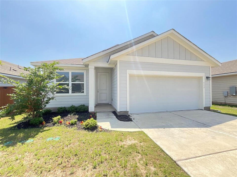 117 Broken Oak Dr in Liberty Hill, TX - Building Photo