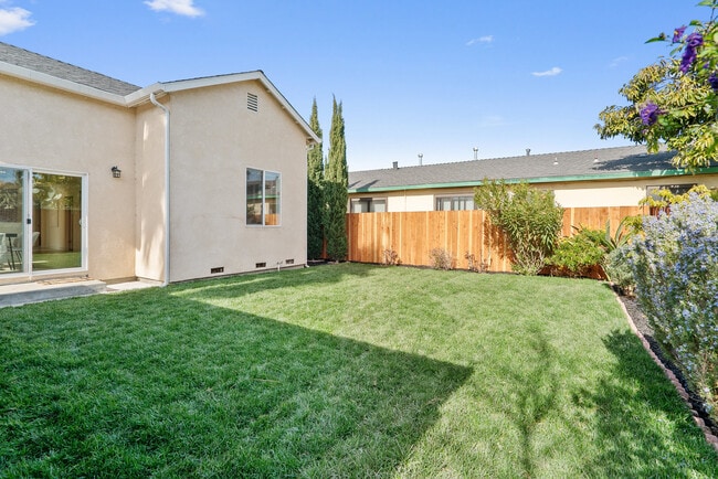 4441 Davis St in Santa Clara, CA - Building Photo - Building Photo