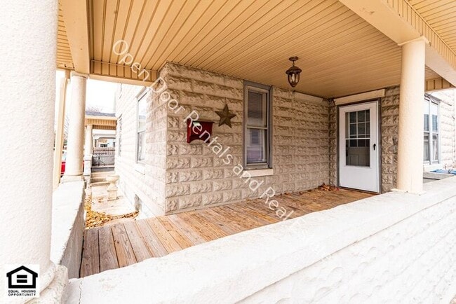 112 W 2nd St in Auburn, IN - Building Photo - Building Photo