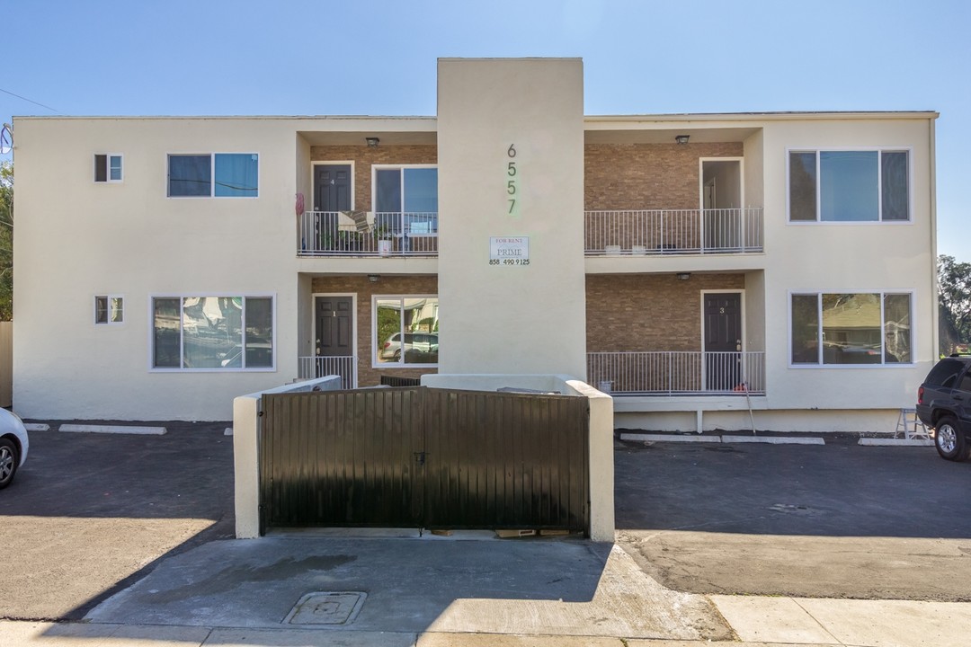 6557 Tait St in San Diego, CA - Building Photo