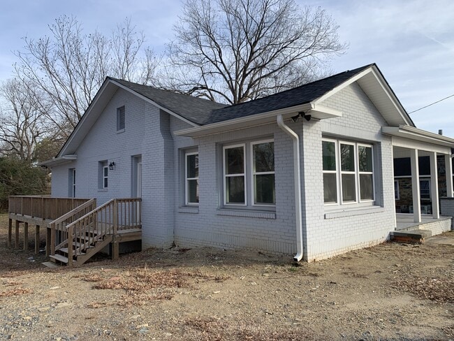 1020 Concord Ave in Monroe, NC - Building Photo - Building Photo