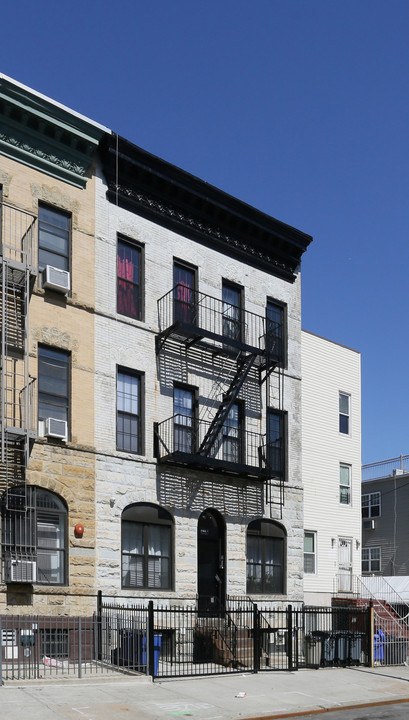 989 Putnam Ave in Brooklyn, NY - Building Photo