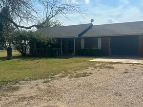 339 S Pleasant Hill Rd in Axtell, TX - Building Photo - Building Photo