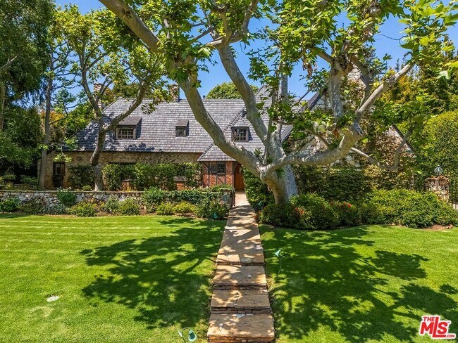 13535 Lucca Dr in Los Angeles, CA - Building Photo - Building Photo