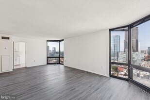2020 Walnut St in Philadelphia, PA - Building Photo