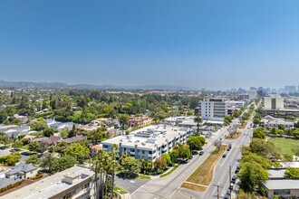 12115 San Vicente Blvd in Los Angeles, CA - Foto de edificio - Building Photo