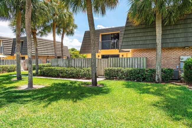624 6th Way in West Palm Beach, FL - Building Photo - Building Photo