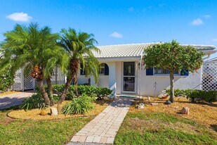 957 Spanish Dr N in Longboat Key, FL - Building Photo
