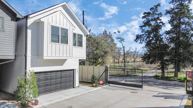 9005 Laverne Oak Ln in Houston, TX - Building Photo - Building Photo