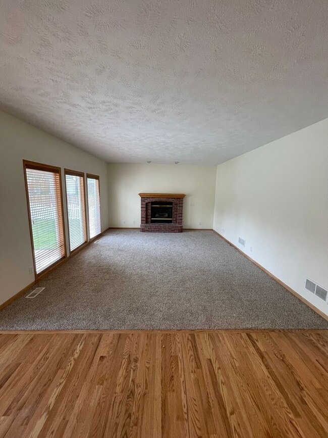 2126 Ashwood Ave in Papillion, NE - Building Photo - Building Photo