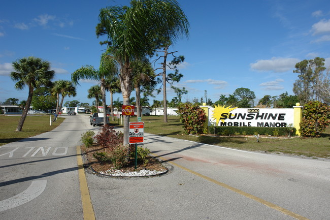 Sunshine Mobile Manor in Stuart, FL - Foto de edificio - Building Photo