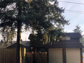 18914 Ballinger Way NE in Lake Forest Park, WA - Building Photo - Building Photo