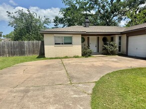 306 Coburn St in League City, TX - Foto de edificio - Building Photo
