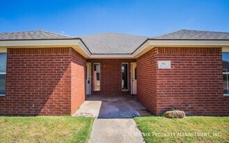 906 N Belmont Ave in Lubbock, TX - Building Photo