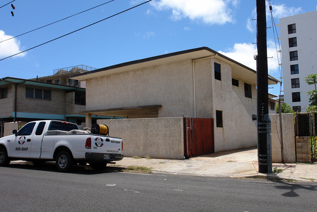 718 Ekela Ave in Honolulu, HI - Building Photo - Building Photo