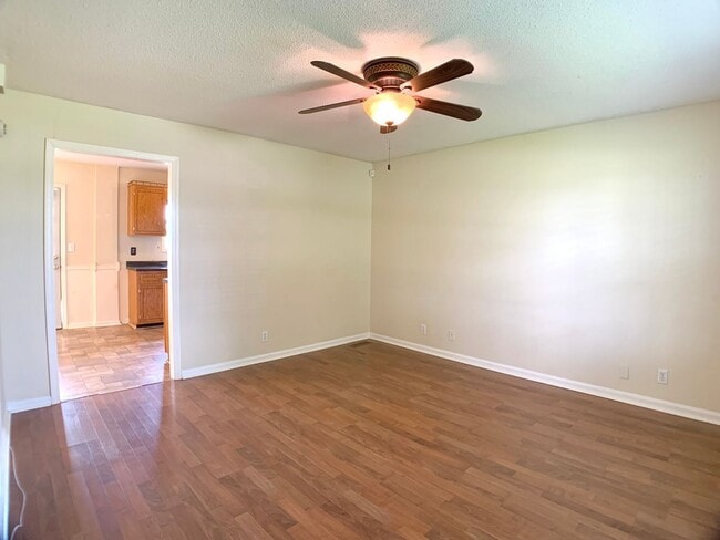 605 Millie Dr in Oak Grove, KY - Building Photo - Building Photo