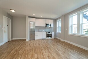 138 Highland Ave in Somerville, MA - Building Photo