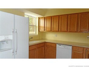 630 SE Ocean Blvd in Stuart, FL - Building Photo - Building Photo