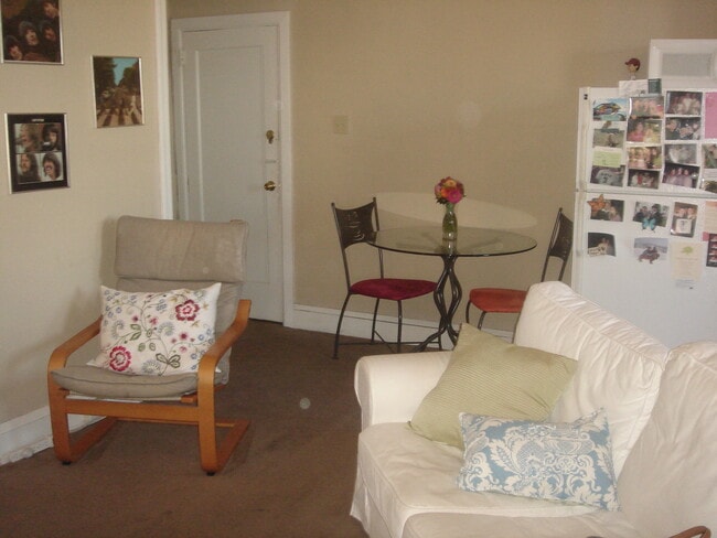 2 N Ridge Ave, Unit 3rd  floor front in Ambler, PA - Building Photo - Building Photo