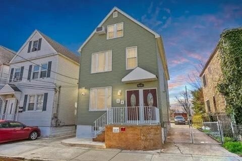 48-48 Washington Pkwy in Bayonne, NJ - Building Photo