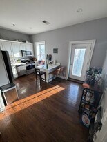 172 W 4th St, Unit T in Boston, MA - Building Photo