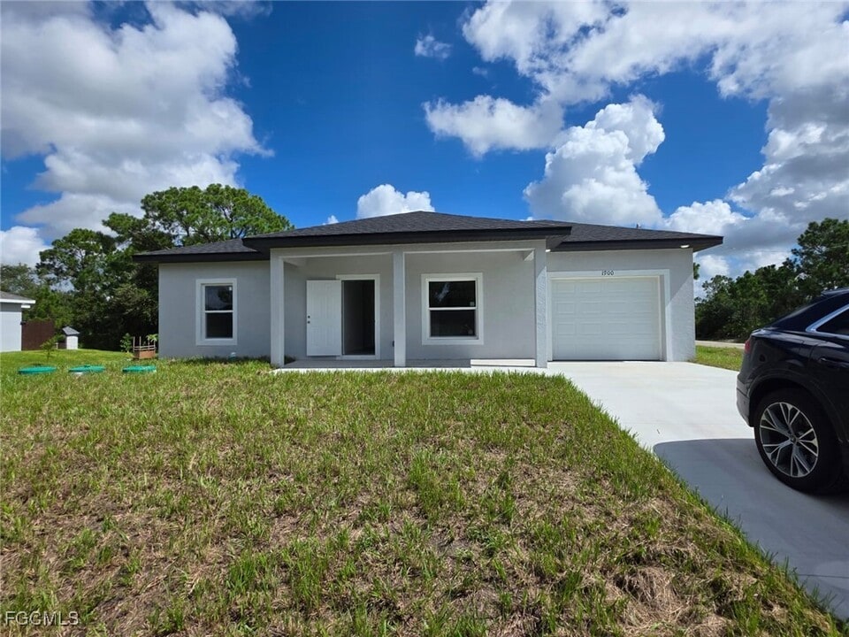 1900 W 14th St in Lehigh Acres, FL - Building Photo