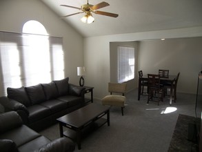 Fox Meadows in College Station, TX - Building Photo - Interior Photo