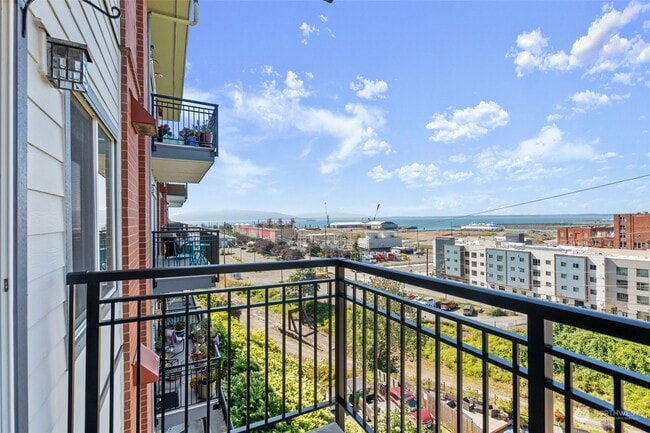 property at 1015 Railroad Ave