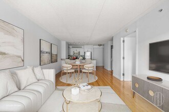 555 W 23rd St in New York, NY - Building Photo - Building Photo