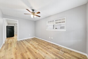 2106 Hadley St in Houston, TX - Building Photo