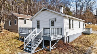 99 Sharp Hill Ln in Hinton, VA - Building Photo