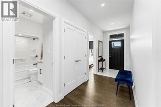 2398 Barkley Ave in Windsor, ON - Building Photo - Building Photo