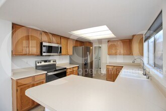 1326 E Helena Dr in Phoenix, AZ - Building Photo - Building Photo