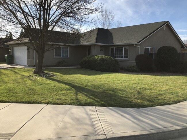 3419 Oak St in Anderson, CA - Building Photo - Building Photo