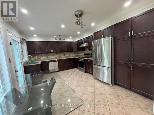 72 Rowland St in Brampton, ON - Building Photo - Building Photo