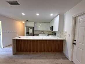 3755 Oak Ave in Miami, FL - Building Photo - Building Photo